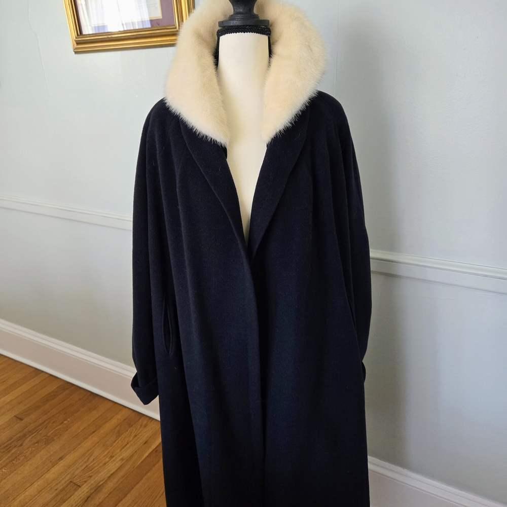 Vintage Elegant 100% Navy Cashmere Coat with Mink  Collar